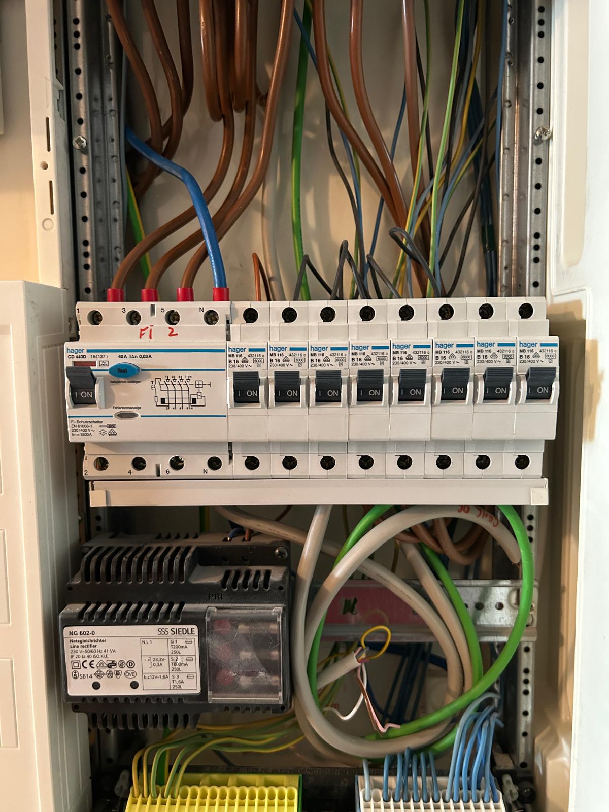 Tablou electric rezidențial cu siguranțe automate montat de Electro Serv T.F. în Constanța
